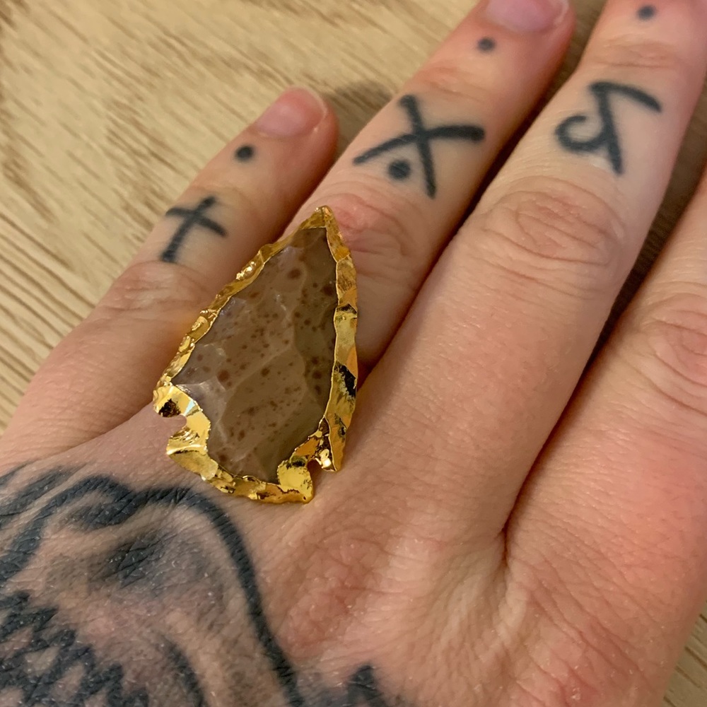 Stone arrowhead gold adjustable ring